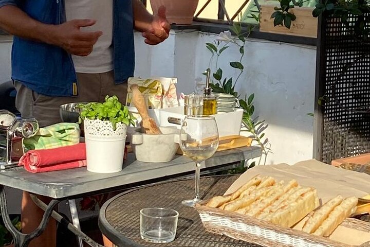 Matlagingskurs på taket i Genova: lær pesto- og ferskepastalaging med panoramautsikt over byen, foto 11 | wizardtrip