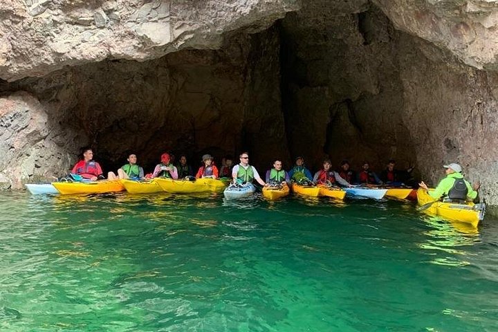 Kajakroere padler på Colorado River mod Emerald Cave i Las Vegas, foto 6 | wizardtrip