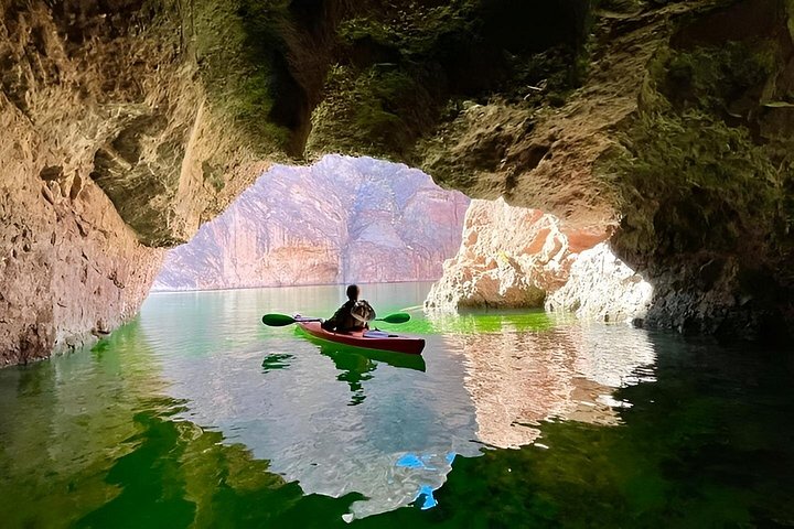 Kajakroere padler på Colorado River mod Emerald Cave i Las Vegas, foto 7 | wizardtrip