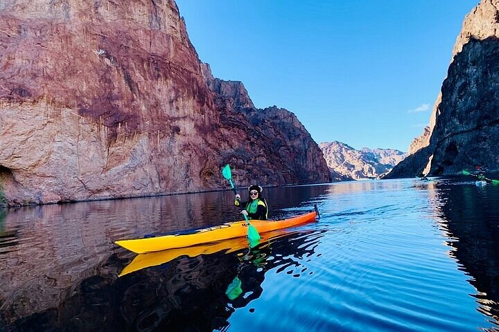 Kajakroere padler på Colorado River mod Emerald Cave i Las Vegas, foto 8 | wizardtrip