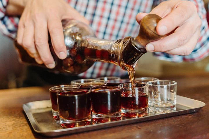 Un voyage culinaire à travers les quartiers historiques de Lisbonne, dégustant de la nourriture et des boissons traditionnelles portugaises, photo 8 | wizardtrip