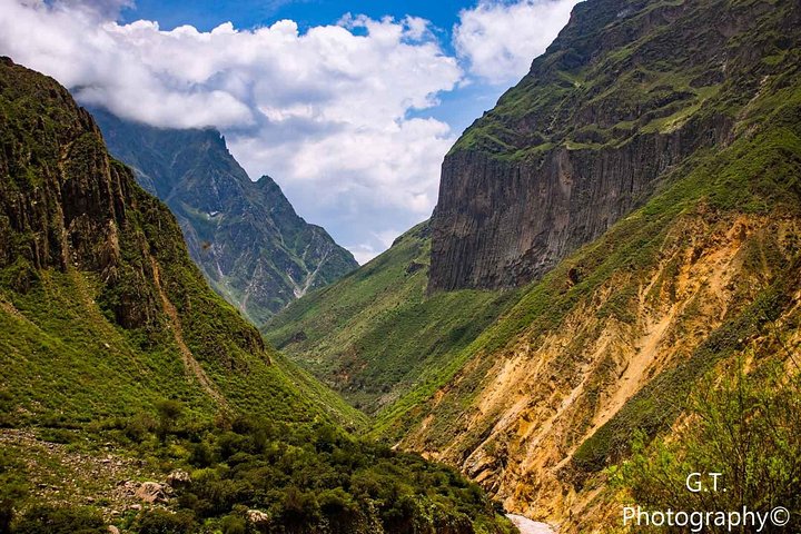 Trek through the stunning Colca Canyon in Arequipa, Peru, witnessing condors and oasis, photo 7 | wizardtrip