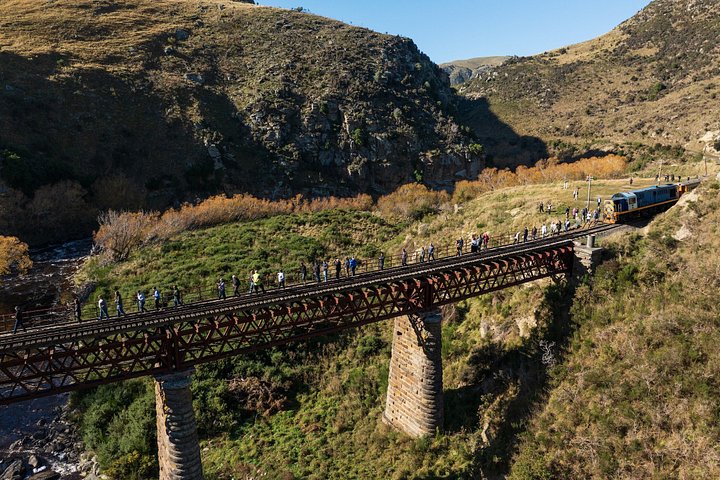 Viagem de comboio cénica pela Taieri Gorge, Nova Zelândia, com viadutos e túneis, foto 13 | wizardtrip