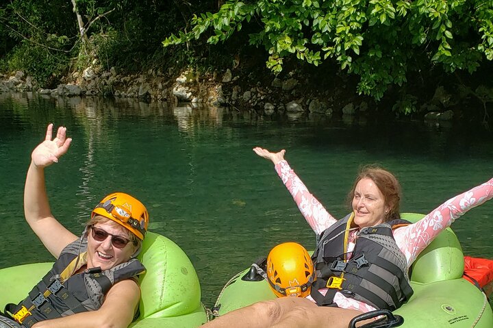 Aventure en tubing dans les grottes à Belize City avec déjeuner | wizardtrip