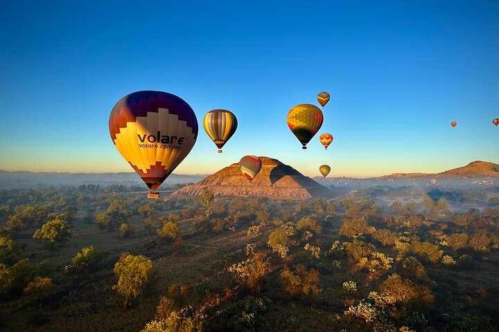Vol en montgolfière à Teotihuacan depuis Mexico | wizardtrip