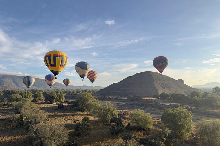 メキシコの古代テオティワカン遺跡上空を飛ぶ熱気球、写真13 | wizardtrip