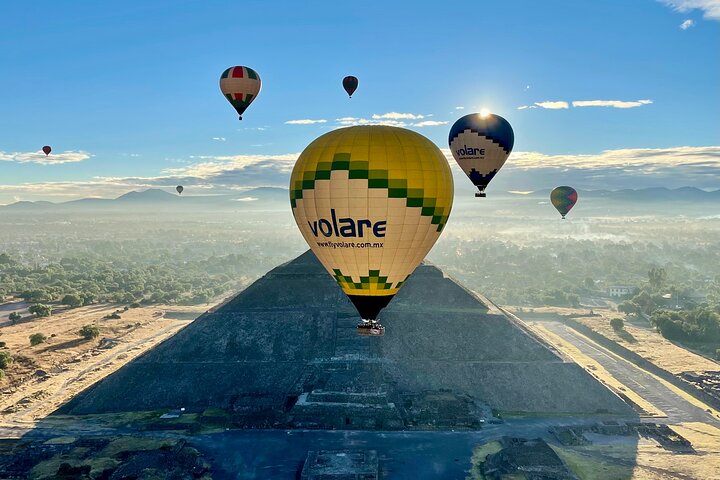 メキシコの古代テオティワカン遺跡上空を飛ぶ熱気球、写真14 | wizardtrip