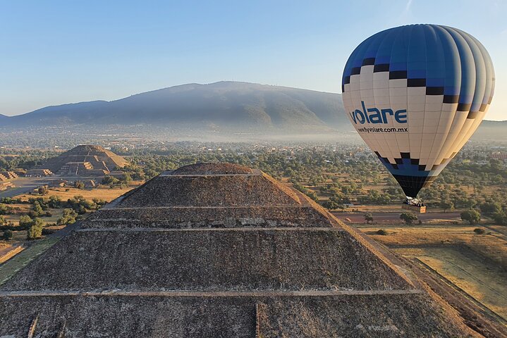 メキシコの古代テオティワカン遺跡上空を飛ぶ熱気球、写真22 | wizardtrip