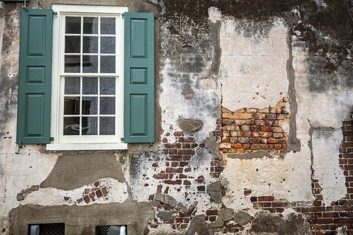 Tour a pie en grupo reducido explorando los callejones históricos y lugares emblemáticos de Charleston como Rainbow Row, foto 7 | wizardtrip