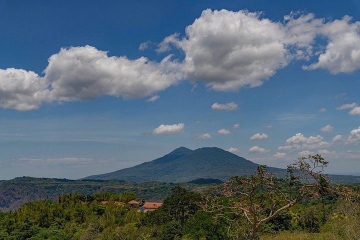 Full-day tour from Costa Rica to Nicaragua, featuring volcanoes, colonial Granada, and Lake Nicaragua, photo 12 | wizardtrip