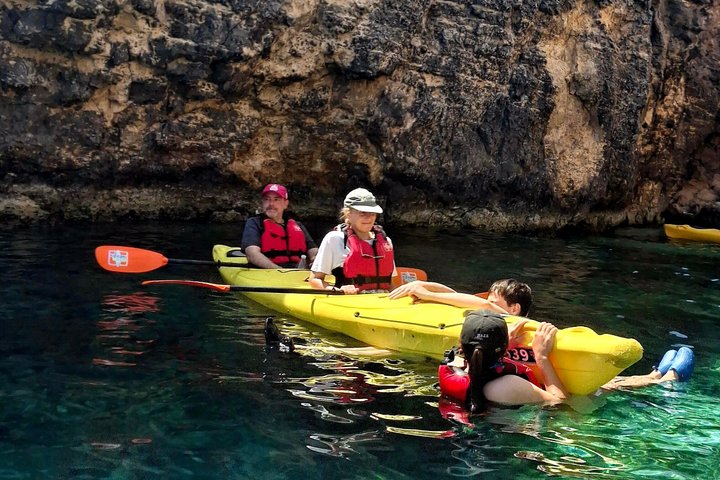 Aventure guidée en kayak explorant les grottes de Comino et le Blue Lagoon depuis Gozo, Malte, photo 6 | wizardtrip