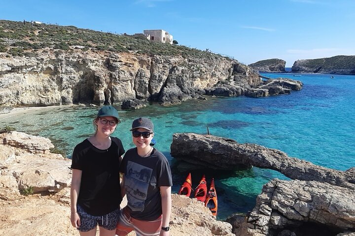 Aventure guidée en kayak explorant les grottes de Comino et le Blue Lagoon depuis Gozo, Malte, photo 13 | wizardtrip