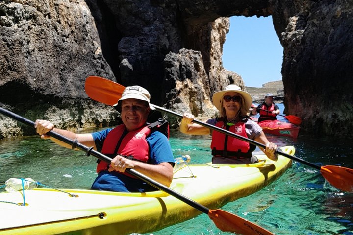 Aventure guidée en kayak explorant les grottes de Comino et le Blue Lagoon depuis Gozo, Malte, photo 14 | wizardtrip