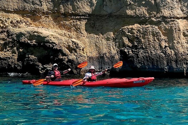 Aventure guidée en kayak explorant les grottes de Comino et le Blue Lagoon depuis Gozo, Malte, photo 15 | wizardtrip