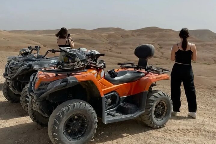 Experimente passeios de quadriciclo e camelo no Deserto de Agafay, perto de Marrakech, com um jantar show tradicional, foto 6 | wizardtrip