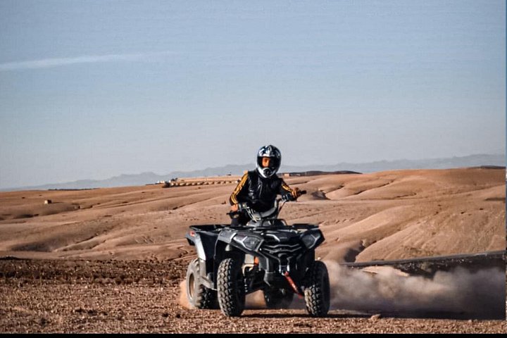 Experimente passeios de quadriciclo e camelo no Deserto de Agafay, perto de Marrakech, com um jantar show tradicional, foto 9 | wizardtrip