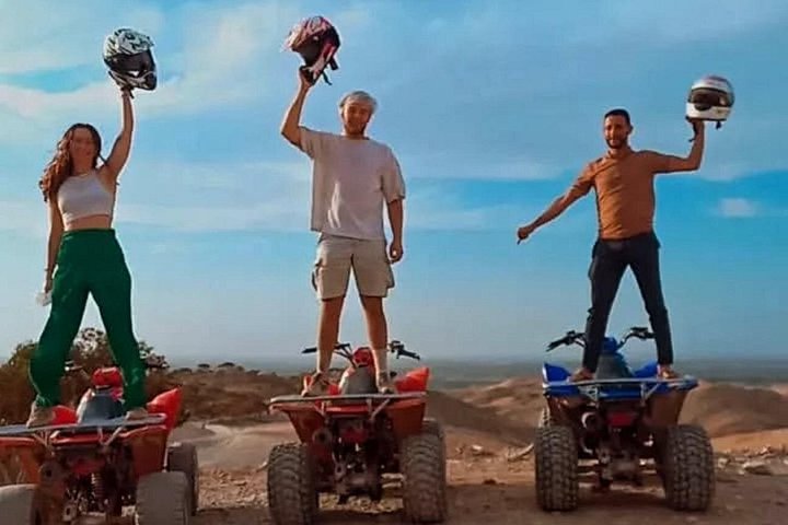 Experimente passeios de quadriciclo e camelo no Deserto de Agafay, perto de Marrakech, com um jantar show tradicional, foto 12 | wizardtrip