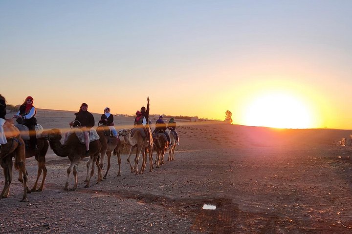 Experimente passeios de quadriciclo e camelo no Deserto de Agafay, perto de Marrakech, com um jantar show tradicional, foto 17 | wizardtrip