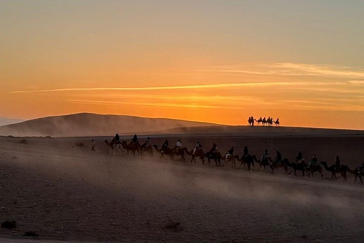 Experimente passeios de quadriciclo e camelo no Deserto de Agafay, perto de Marrakech, com um jantar show tradicional, foto 18 | wizardtrip
