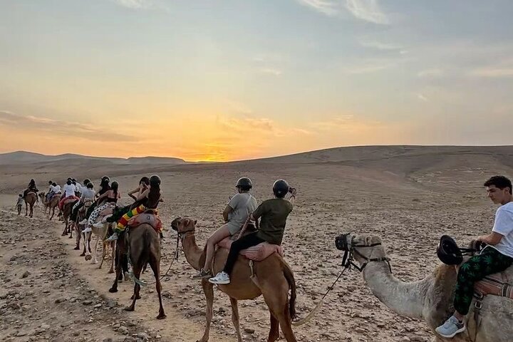 Experimente passeios de quadriciclo e camelo no Deserto de Agafay, perto de Marrakech, com um jantar show tradicional, foto 19 | wizardtrip