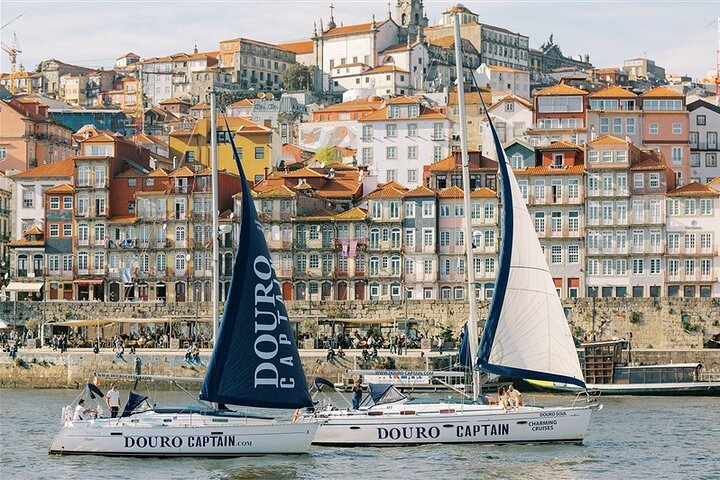 Goditi una scenografica crociera in barca a vela sul fiume Douro a Porto, Portogallo, con vista sui ponti e sulla città, foto 8 | wizardtrip
