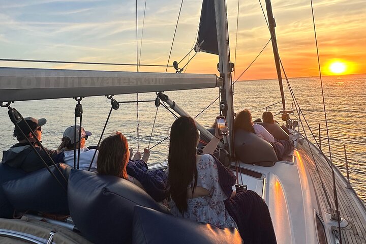Goditi una scenografica crociera in barca a vela sul fiume Douro a Porto, Portogallo, con vista sui ponti e sulla città, foto 19 | wizardtrip