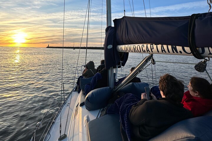 Goditi una scenografica crociera in barca a vela sul fiume Douro a Porto, Portogallo, con vista sui ponti e sulla città, foto 23 | wizardtrip