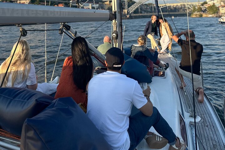 Goditi una scenografica crociera in barca a vela sul fiume Douro a Porto, Portogallo, con vista sui ponti e sulla città, foto 24 | wizardtrip