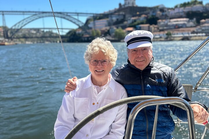 Goditi una scenografica crociera in barca a vela sul fiume Douro a Porto, Portogallo, con vista sui ponti e sulla città, foto 25 | wizardtrip