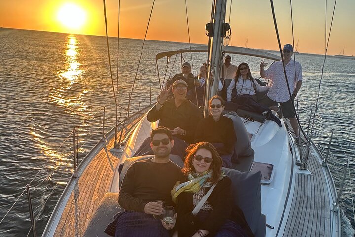 Goditi una scenografica crociera in barca a vela sul fiume Douro a Porto, Portogallo, con vista sui ponti e sulla città, foto 26 | wizardtrip