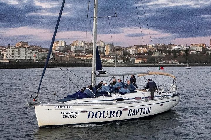 Goditi una scenografica crociera in barca a vela sul fiume Douro a Porto, Portogallo, con vista sui ponti e sulla città, foto 29 | wizardtrip