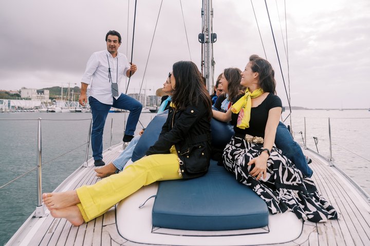 Goditi una scenografica crociera in barca a vela sul fiume Douro a Porto, Portogallo, con vista sui ponti e sulla città, foto 30 | wizardtrip