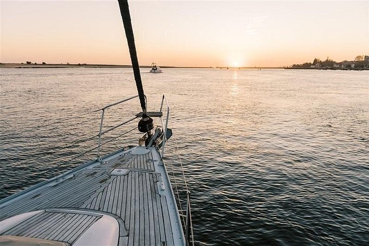 Goditi una scenografica crociera in barca a vela sul fiume Douro a Porto, Portogallo, con vista sui ponti e sulla città, foto 37 | wizardtrip