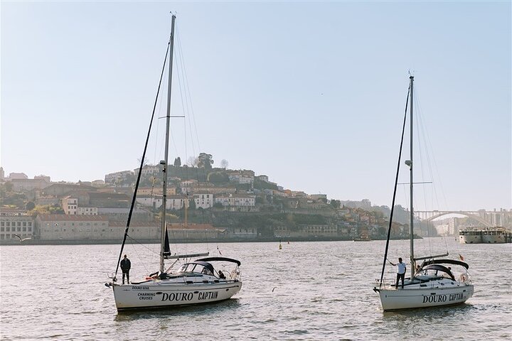 Goditi una scenografica crociera in barca a vela sul fiume Douro a Porto, Portogallo, con vista sui ponti e sulla città, foto 39 | wizardtrip