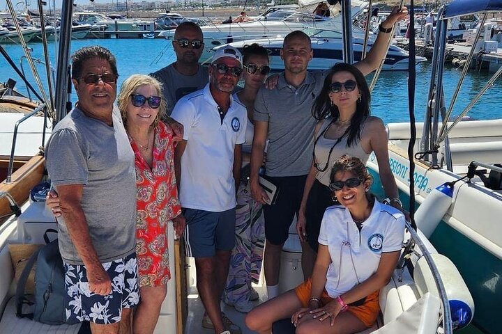 Pintoresco paseo en barco explorando las cuevas marinas y la costa de Polignano a Mare, Italia, foto 9 | wizardtrip