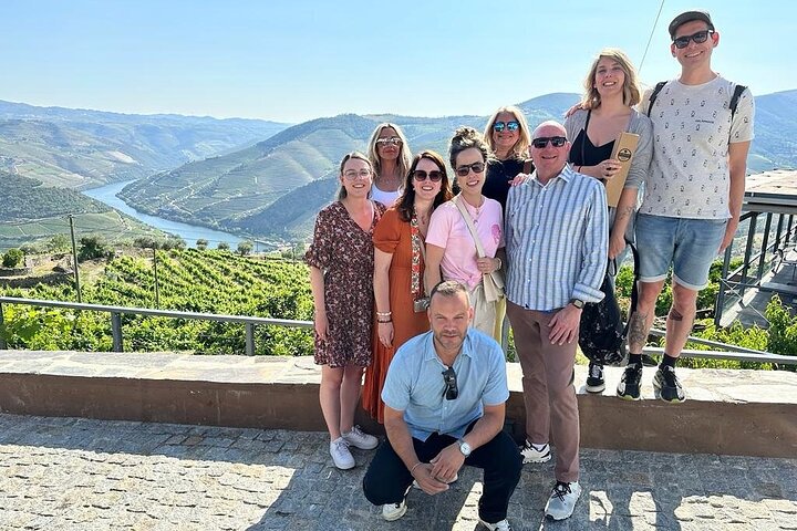Scenic Douro Valley tour from Porto featuring vineyards, wine tasting, and river cruise, photo 9 | wizardtrip