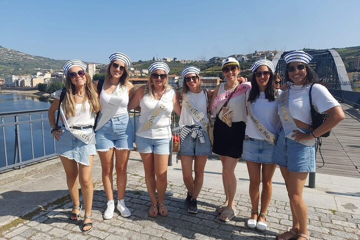 Scenic Douro Valley tour from Porto featuring vineyards, wine tasting, and river cruise, photo 25 | wizardtrip