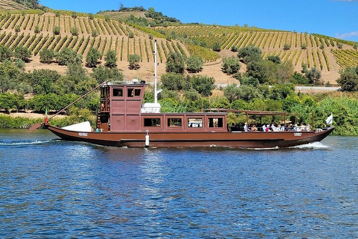 Scenic Douro Valley tour from Porto featuring vineyards, wine tasting, and river cruise, photo 27 | wizardtrip