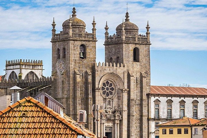 Scenic one-way private transfer from Lisbon to Porto, with stops in charming Portuguese towns, photo 33 | wizardtrip