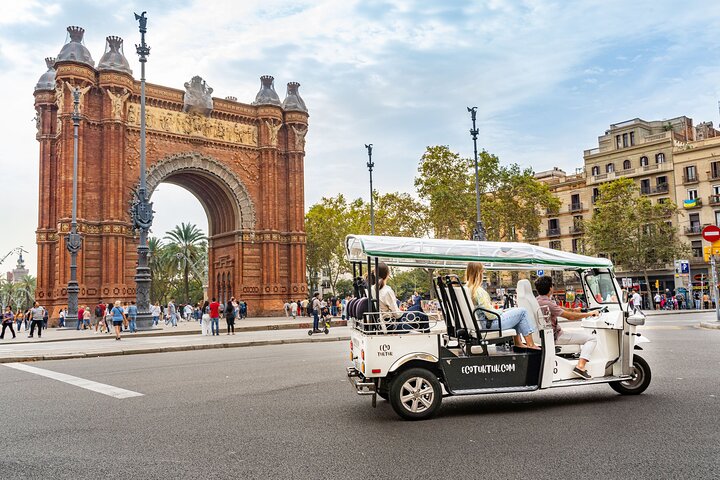Welcome to Barcelona in Eco Tuk Tuk Private with Local Guide | wizardtrip