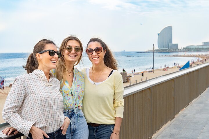 Tour privato in eco-tuk-tuk dei monumenti di Barcellona con guida locale, foto 16 | wizardtrip