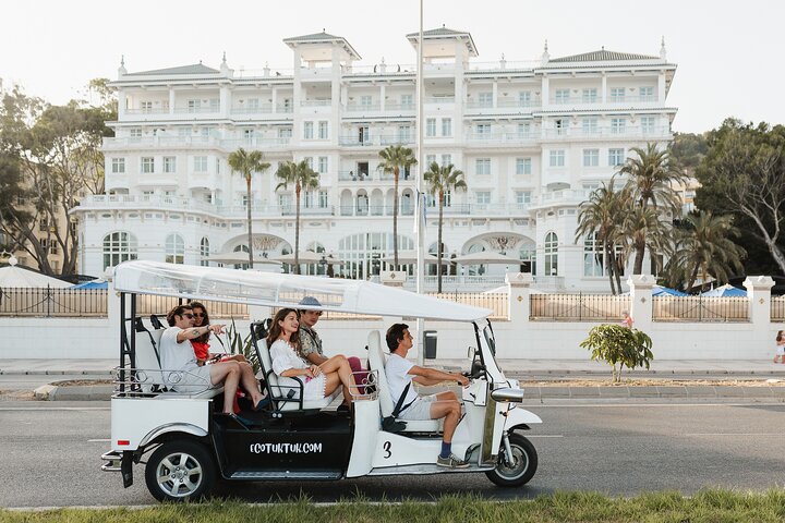Privé Eco Tuk Tuk tour langs historische bezienswaardigheden en schilderachtige uitzichtpunten van Malaga met een lokale gids, foto 9 | wizardtrip
