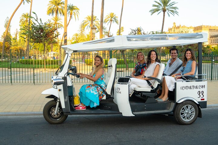 Private eco tuk tuk tour exploring Seville's historic landmarks and charming streets, photo 9 | wizardtrip