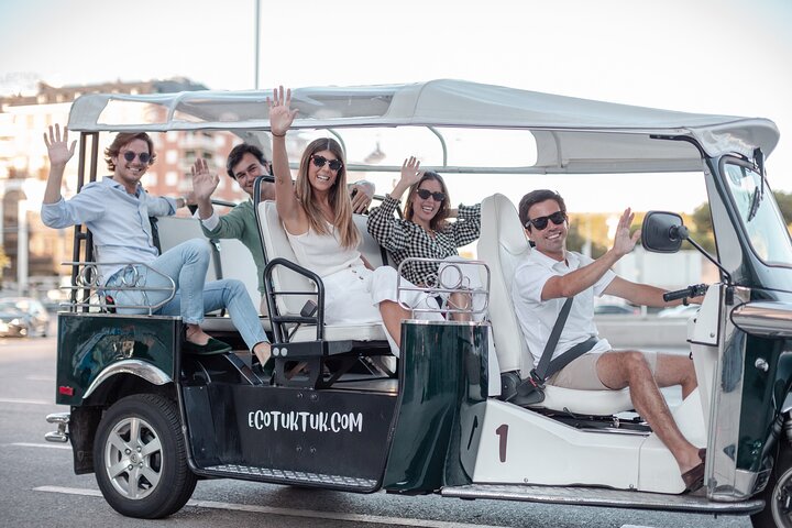 Tour de eco tuk tuk pelos marcos históricos e ruas vibrantes de Madrid, foto 7 | wizardtrip