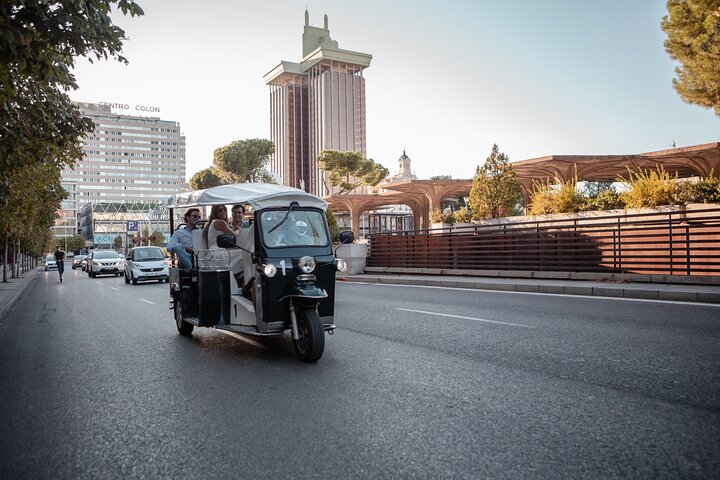 Tour de eco tuk tuk pelos marcos históricos e ruas vibrantes de Madrid, foto 9 | wizardtrip