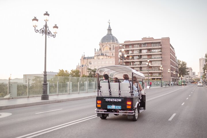 Tour de eco tuk tuk pelos marcos históricos e ruas vibrantes de Madrid, foto 13 | wizardtrip