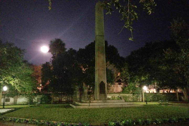 Passeio fantasmagórico noturno a pé em Charleston com locais históricos e histórias assustadoras, foto 9 | wizardtrip