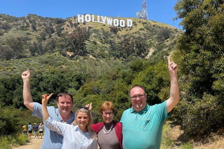 A guided tour exploring iconic landmarks of Los Angeles, including Hollywood and Beverly Hills, photo 13 | wizardtrip