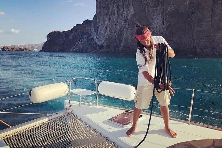 Katamarantur på Santorini med BBQ, öppen bar och fantastisk utsikt över kalderan, foto 11 | wizardtrip