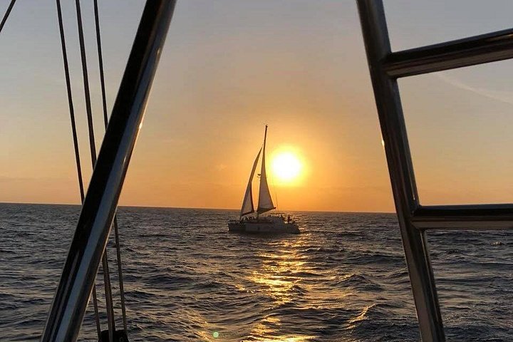 Katamarantur på Santorini med BBQ, öppen bar och fantastisk utsikt över kalderan, foto 29 | wizardtrip